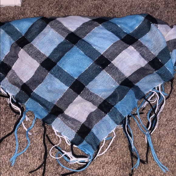 Scarf - Picture 1 of 2